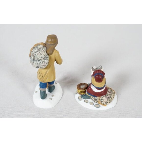 Department 56 - A Treasure From The Sea - Heritage Village Collection 58461 - Picture 3 of 6